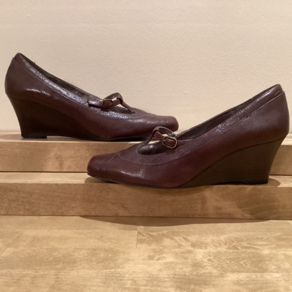 I.N.C. International Concepts Brown T-Strap wedge Size 9 - Picture 4 of 5
